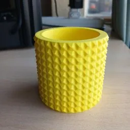 Extruded pattern container