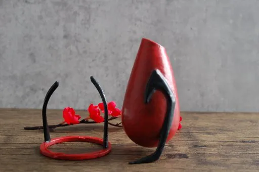 Bulb shaped vase