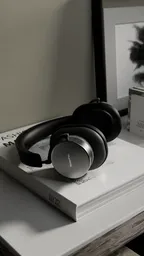 Realistic 3D-rendered headphones for Blender with filmic color management and product visualization.