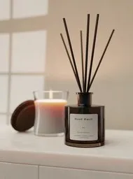 The candle and oud scene