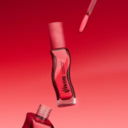 Liquid lip gloss opening array shot