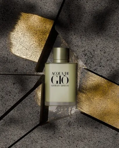 Realistic 3D-rendered product visualization with dynamic lighting and shadows, perfect for commercial use.
