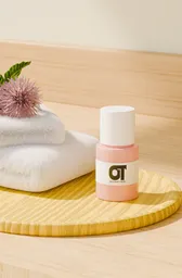 3D-rendered cosmetic bottle on wooden tray with towels and flower, natural lighting, Blender model.