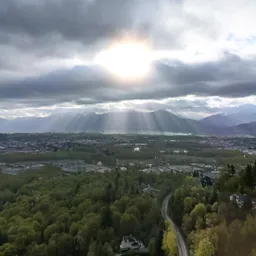 Sunlight Sunrays & Mountain Landscape