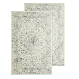 Detailed 3D model of an antique-style rug with intricate patterns, suitable for Blender rendering and architectural visualization.