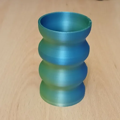 Curvy vase